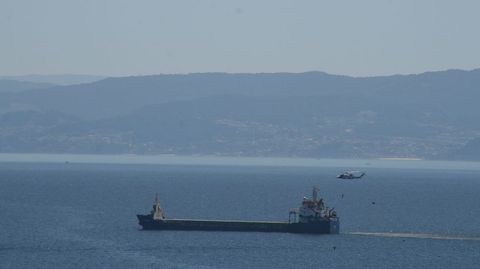 Simulacro de evacuaci�n de una persona de un barco en el Pesca-1