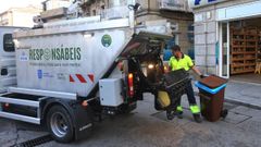 Recogida �porta a porta� de biorresiduos de negocios en el centro hist�rico de Pontevedra 