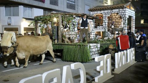 El carro de �Os cach�ns do Asma�, durante el foli�n de Chantada