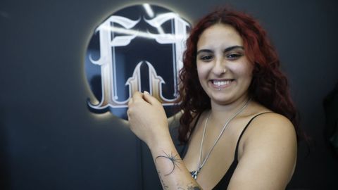 Nerea cumpli� 20 a�os el 12 de agosto, d�a del eclipse. Decidi� llevar siempre en su piel este fen�meno astron�mico y, para tatuarse no dud� cu�l era el mejor establecimiento: el estudio de tatuajes Eclipse, situado en la avenida de Oza
