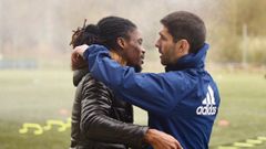 Boateng y Forl�n se abrazan