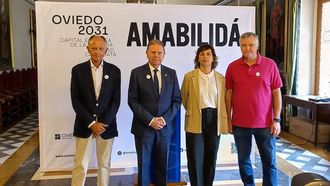 El alcalde de Oviedo, Alfredo Canteli, con miembros del equipo de la candidatura de Oviedo a Capital Europea de la Cultura