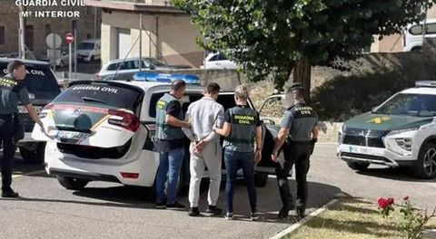 Momento de la detencin del presunto abusador en La Seu de Urgel, en Lrida