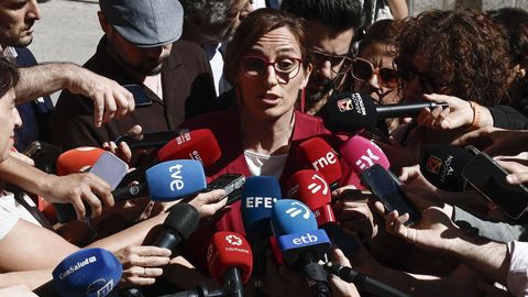 La ministra M�nica Garc�a, antes de entrar en el pleno extraordinario celebrado este mi�rcoles