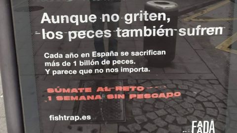 Lema de la campa�a de una semana sin comprar pescado, en Gij�n.