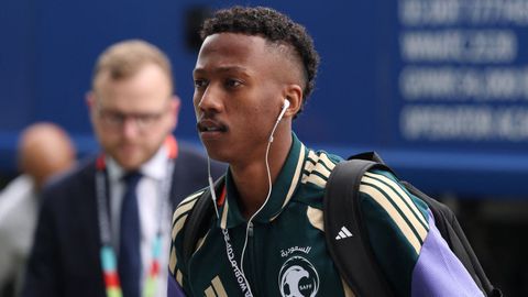 El jugador de Arabia Saud�, Nasser Al-Dawsari, a su llegada al Atlanta Stadium.