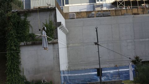 La reconocida compa��a catalana de circo contempor�neo La Corcoles alz� el tel�n con su producci�n �Carena�