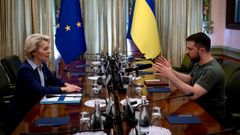 La presidenta de la Comisin Europea, Ursula von der Leyen, y el presidente ucraniano,  Volodmir Zelenski, reunidos en Kiev el pasado 11 de junio. 