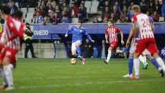 Omar Ramos Real Oviedo Almeria Carlos Tartiere.Omar Ramos controla un bal�n en su debut ante el Almer�a