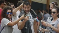 Los cambadeses acuden a brindar en su primer d�a de fiesta