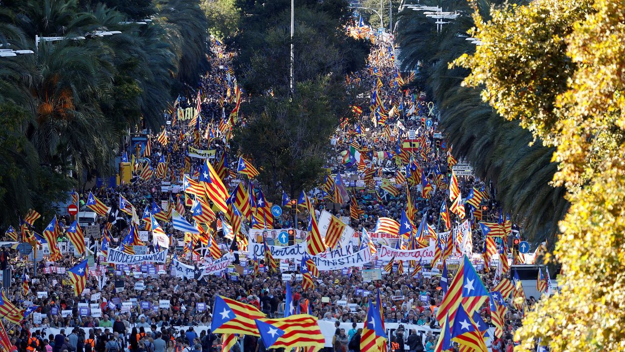 Miles de personas se concentran en Barcelona contra la sentencia del 1 ...