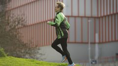 Sara Barreira, corriendo por un parque cercano a su casa.