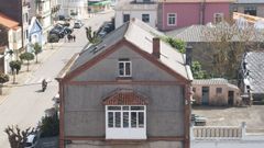 El tejado de la antigua f�brica Marujita Canela (a la derecha de la imagen) lleva tiempo parcialmente derruido y por la parte de la avenida Manuel Fraga Iribarne, est� vallada desde 2018