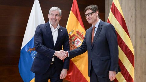 El presidente de Canarias, Fernando Clavijo y el de la Generalitat, Salvador Illa, en la reunin que mantuvieron este viernes