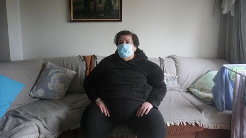 Mar�a del Pilar en su piso en Lugo, del que apenas pudo salir desde hace casi dos a�os