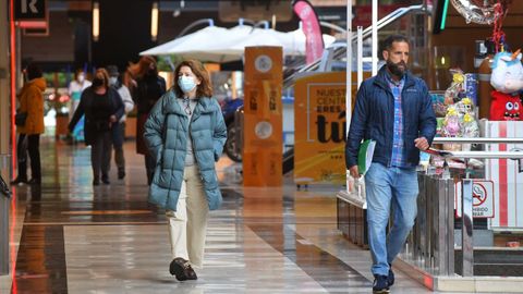 Ambiente en el primer da sin la obligatoriedad de las mascarillas en interiores