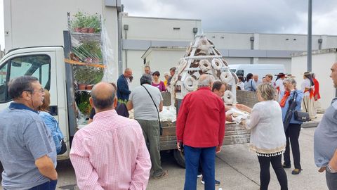 En un puesto situado frente a la iglesia tambin se distribuyeron las tradicionales roscas