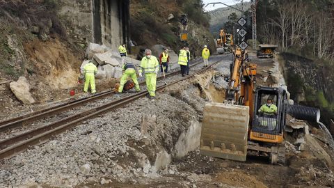 trabajos para reparar el socavn en Frieira