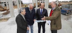 Louz�n visit� ayer el pol�gono acompa�ado, entre otros, por Miguel Falc�n, presidente de la C�mara.