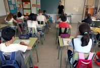 Un grupo de alumnos de 6�. curso de Primaria, en el colegio Valle-Incl�n de O Grove. 