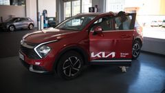 Carmen Varela, del responsable del �rea de ventas de Kia en Autos Dunas