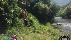 Intervenci�n del SEPA en un accidente de moto en Pe�amellera Baja