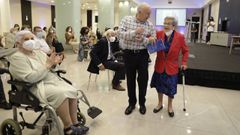 El presentador Jos� Ram�n Gayoso condujo el lanzamiento de los libros acompa�ados de los adultos mayores y sus narradores.