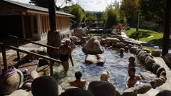 Los primeros d�as el llenazo en las Termas Chavasqueira era total.