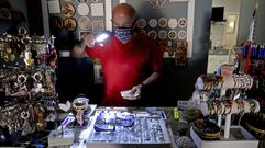 La tiena A R�a Recordos, en el Toural, fue uno de los 2.000 afectados por el corte del suministro en Santiago