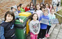 <span lang= es-es >Aprendiendo sin libros</span>. Los alumnos de Vi�agrande han hecho un chequeo a los contenedores y vertidos de la parroquia con v�deos, fotos e infograf�as, que han colgado en la web del colegio. 