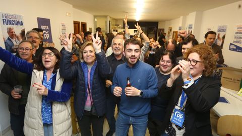 Ana Granja y Ral Santamara celebran el resultado del PP.