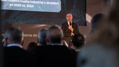 El CEO de Indra, Jos� Vicente de los Mozos (d), durante el III Encuentro del Ecosistema de la Industria Nacional de Defensa centrado en el Corredor Norte, en la F�brica de Armas de La Vega, a 17 de marzo de 2026, en Oviedo, Asturias (Espa�a). Bajo el lema ?Innovar, avanzar y crecer. Todos juntos, m�s fuertes?, Indra Group ha organizado este encuentro con el objetivo de fortalecer las relaciones entre las empresas espa�olas del sector de la defensa y establecer las bases para construir y reforzar las alianzas estrat�gicas necesarias.