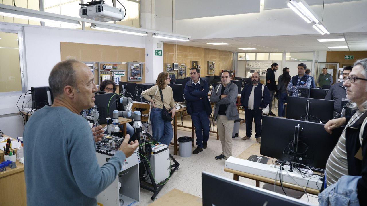 Los profesores de la FP gallega se actualizan: «Vamos con la lengua fuera porque en automatización, robótica y ciberseguridad todo avanza muy rápido»