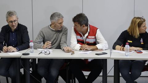 El ministro del Interior, Fernando Grande-Marlaska, con el presidente valenciano, Carlos Mazn, en el Centro de Control de Emergencias