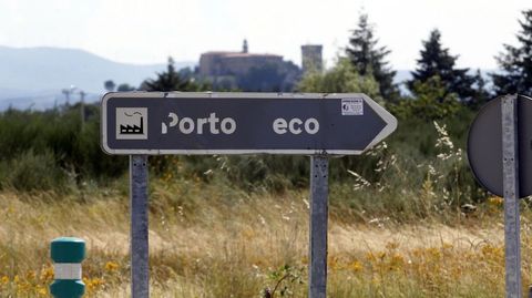 Seal de entrada al puerto seco de Monforte, todava sin empresas instaladas