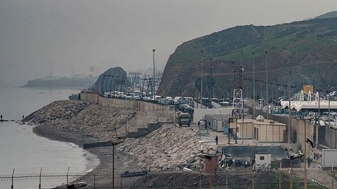Colas en la parte marroqu� de la frontera del Tarajal, en Ceuta