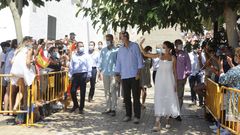 Los reyes durante el paseo que realizaron por Ciutadella, en Menorca