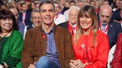 Pedro Snchez y su esposa Begoa Gmez a su llegada a la clausura del Congreso