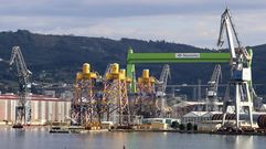 Varias de las estructuras actualmente en construccin en Navantia Fene