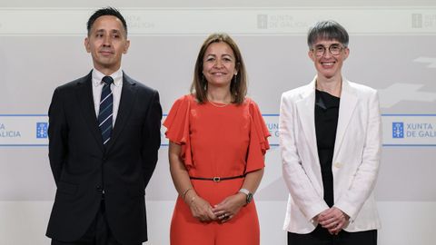 C�ndido Rial, director xeral de Pesca, Acuicultura e Innovaci�n Tecnol�xica; Marta Villaverde, conselleira do Mar; �ngeles V�zquez, directora xeral de Desenvolvemento Pesqueiro