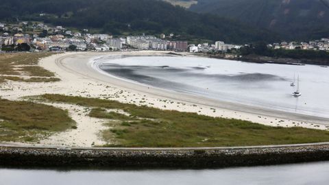 Foto de archivo de una vista de la playa de Covas