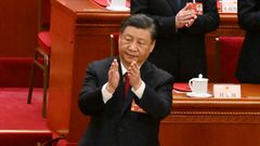 El presidente chino Xi Jinping aplaude despus de la clausura de la Asamblea Nacional Popular 