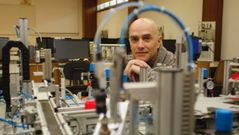 Jos� Luis Calvo, coordinador del nuevo m�ster, retratado en uno de los laboratorios de la Polit�cnica de Serantes