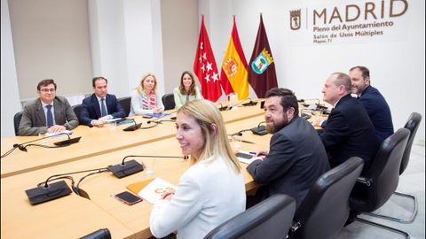 Representantes de Ciudadanos y el PP en la reuni�n que mantuvieron para negociar los apoyos en el ayuntamiento y la comunidad de Madrid 