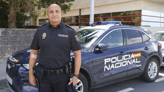 Jos� L�pez, polic�a nacional de la comisar�a de Santiago de Compostela, est� orgulloso de haber podido�salvar una vida