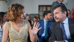 La secretaria general del PSOE-A y portavoz parlamentaria socialista, Mar�a Jes�s Montero, junto al portavoz del Grupo Parlamentario Popular, Toni Mart�n.