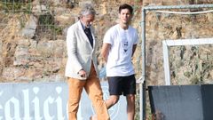 Carlos Mouri�o y su nieto Carlos �lvarez Mouri�o, el pasado agosto en A Madroa