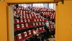 Estudiantes en el campus de Ourense durante una clase del �ltimo curso acad�mico