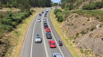 La intervenci�n en el tramo final de la V�a do Saln�s aspira a poner fin a las retenciones de tr�fico del verano