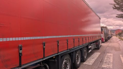 Camiones. Transporte por carretera. Trailer